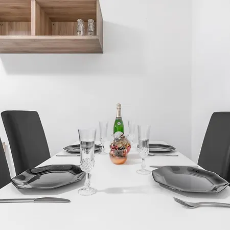 Navigli Duomo - Chateau Milan, Metro M2 E Parcheggio Gratuito * Milán