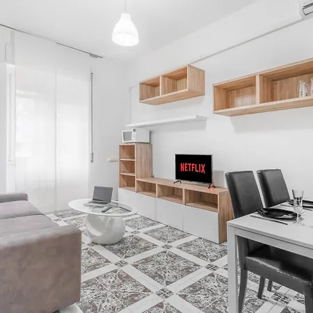 Navigli Duomo - Chateau Milan, Metro M2 E Parcheggio Gratuito Milán